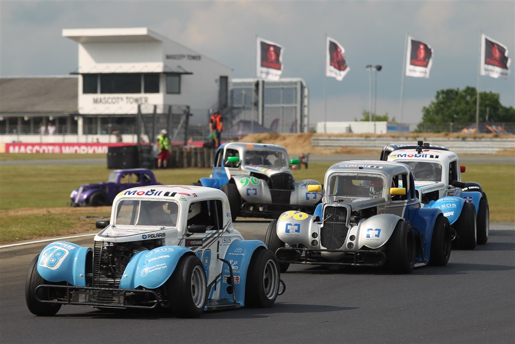 Joachim Lee Holmstoel tog sin første sejr i OK Mobil 1 Legend Car Cuppen på FDM Jyllandsringen
(Foto: Henning Smed Madsen)